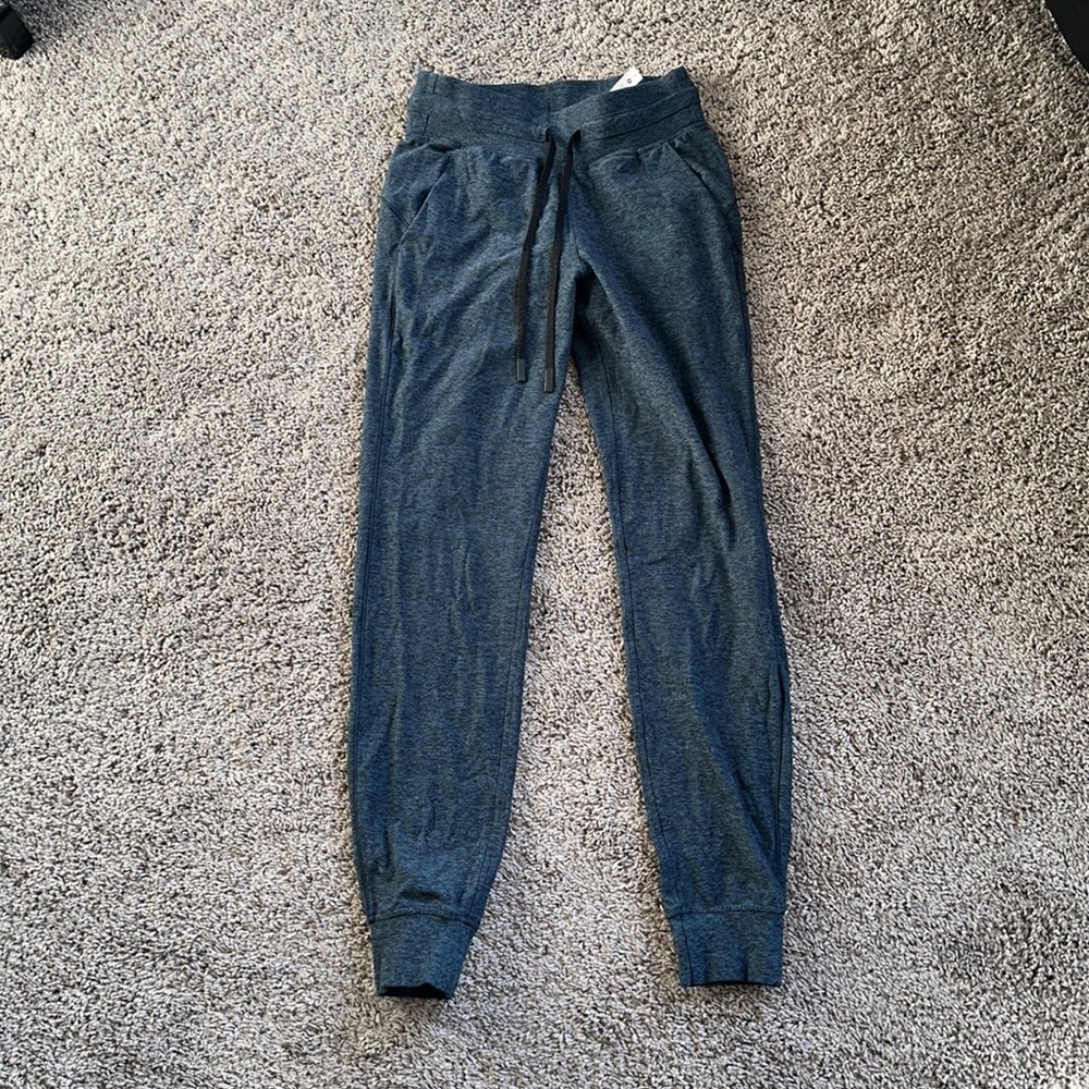Lulu lemon joggers size 4 navy blue drawstring with pockets
